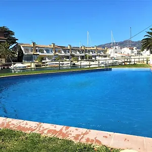En Con Vistas Al Canal Y Piscina Apartamento Rosas